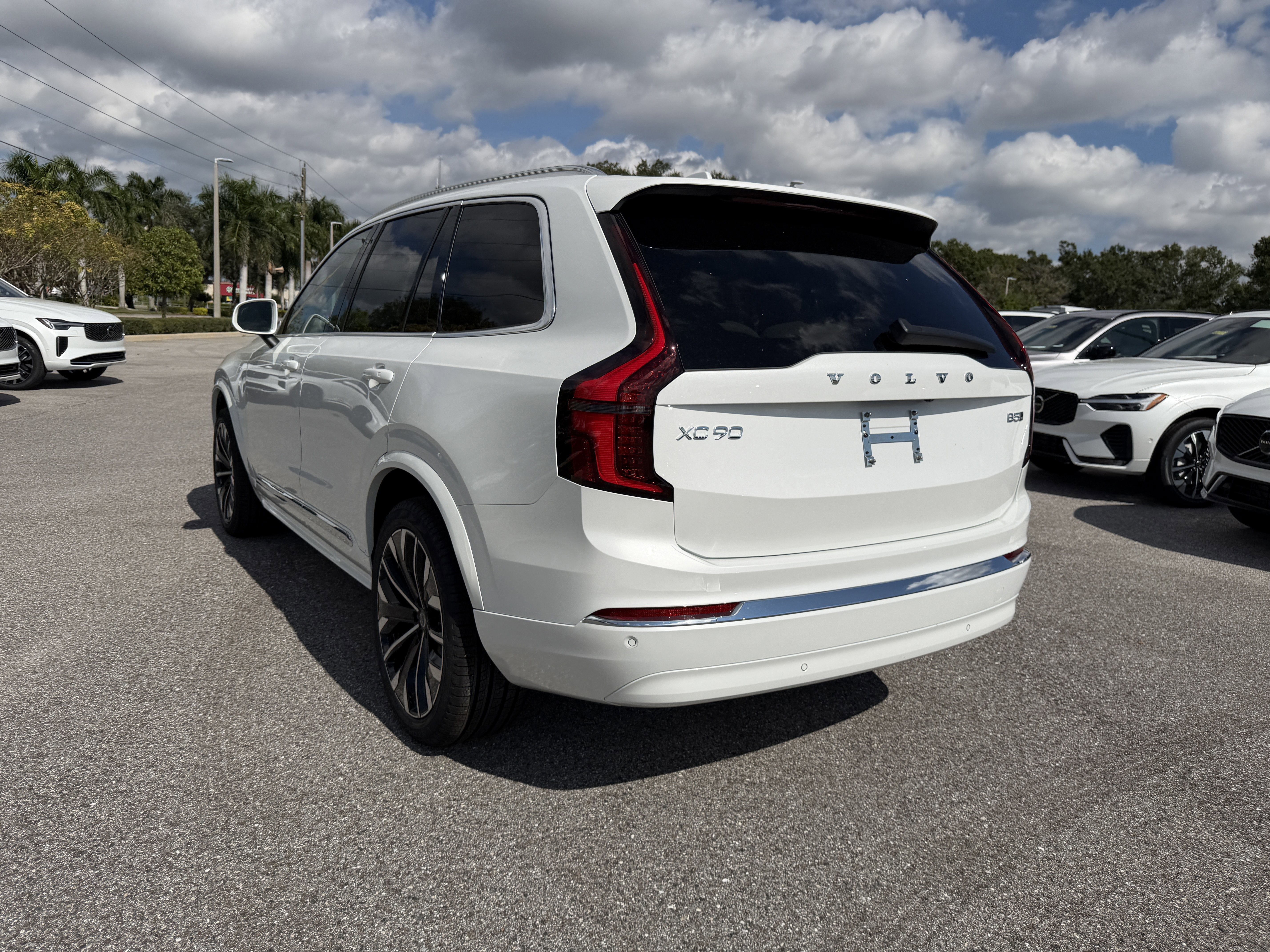 New 2026 Volvo XC90 B5 Core w/ Protection Package image 5