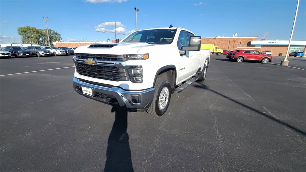 Used 2024 Chevrolet Silverado 2500 LT image 3