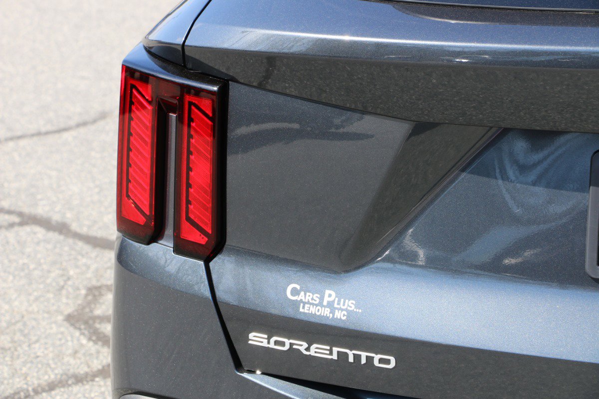Used 2024 Kia Sorento LX image 5