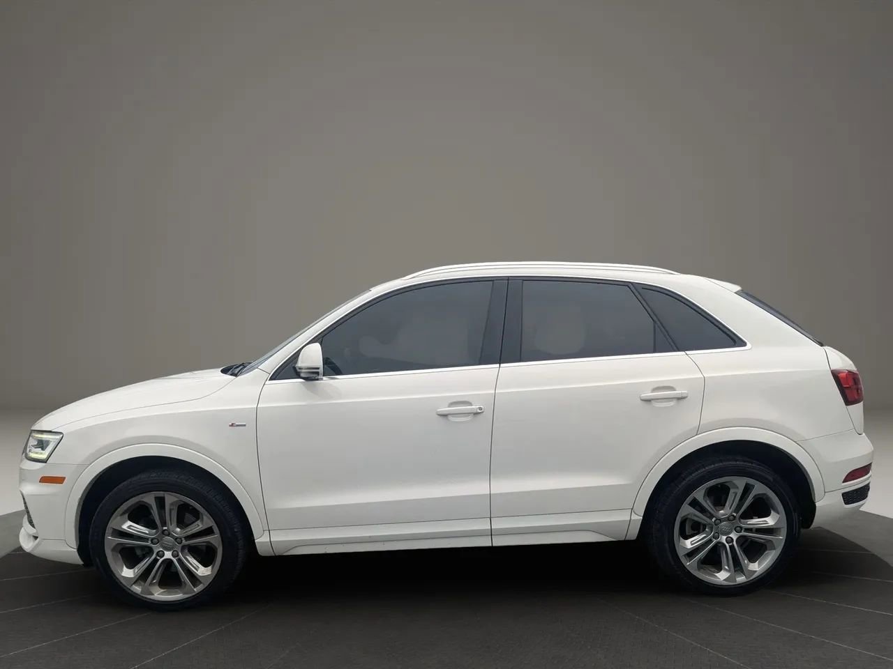 Used 2018 Audi Q3 2.0T Premium Plus w/ Premium Plus Package image 2