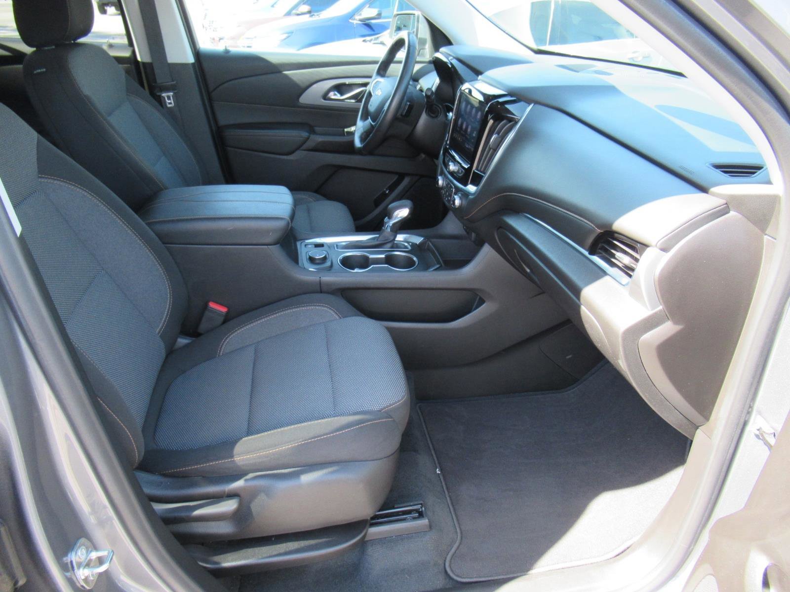 Used 2021 Chevrolet Traverse LT FWD image 11