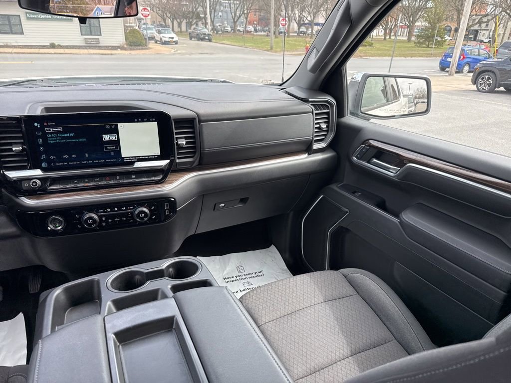 Used 2024 Chevrolet Silverado 1500 LT image 13