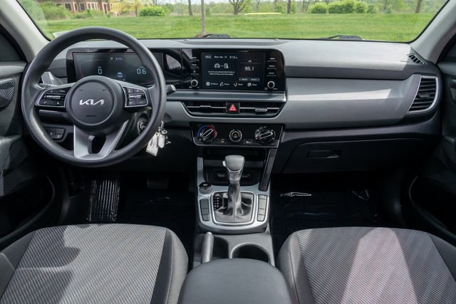 Used 2025 Kia Seltos LX AWD/4WD image 25
