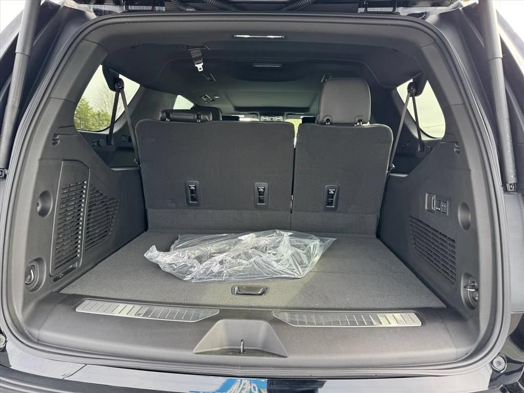 New 2025 Chevrolet Suburban Premier AWD/4WD image 6