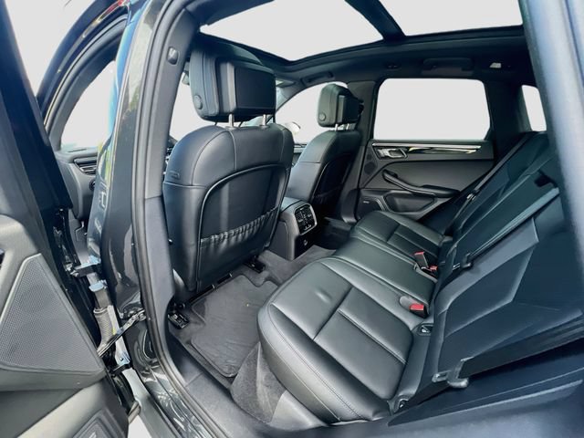 Certified 2024 Porsche Macan AWD/4WD image 24