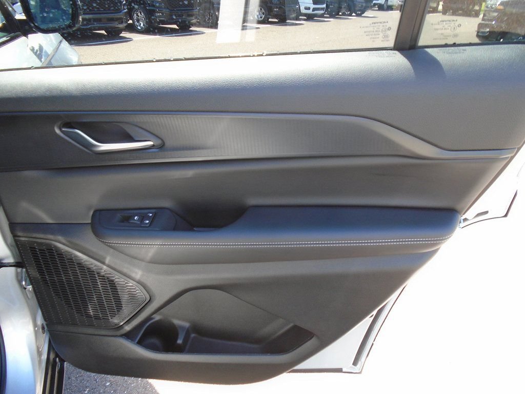 New 2025 Jeep Grand Cherokee L Altitude AWD/4WD image 9