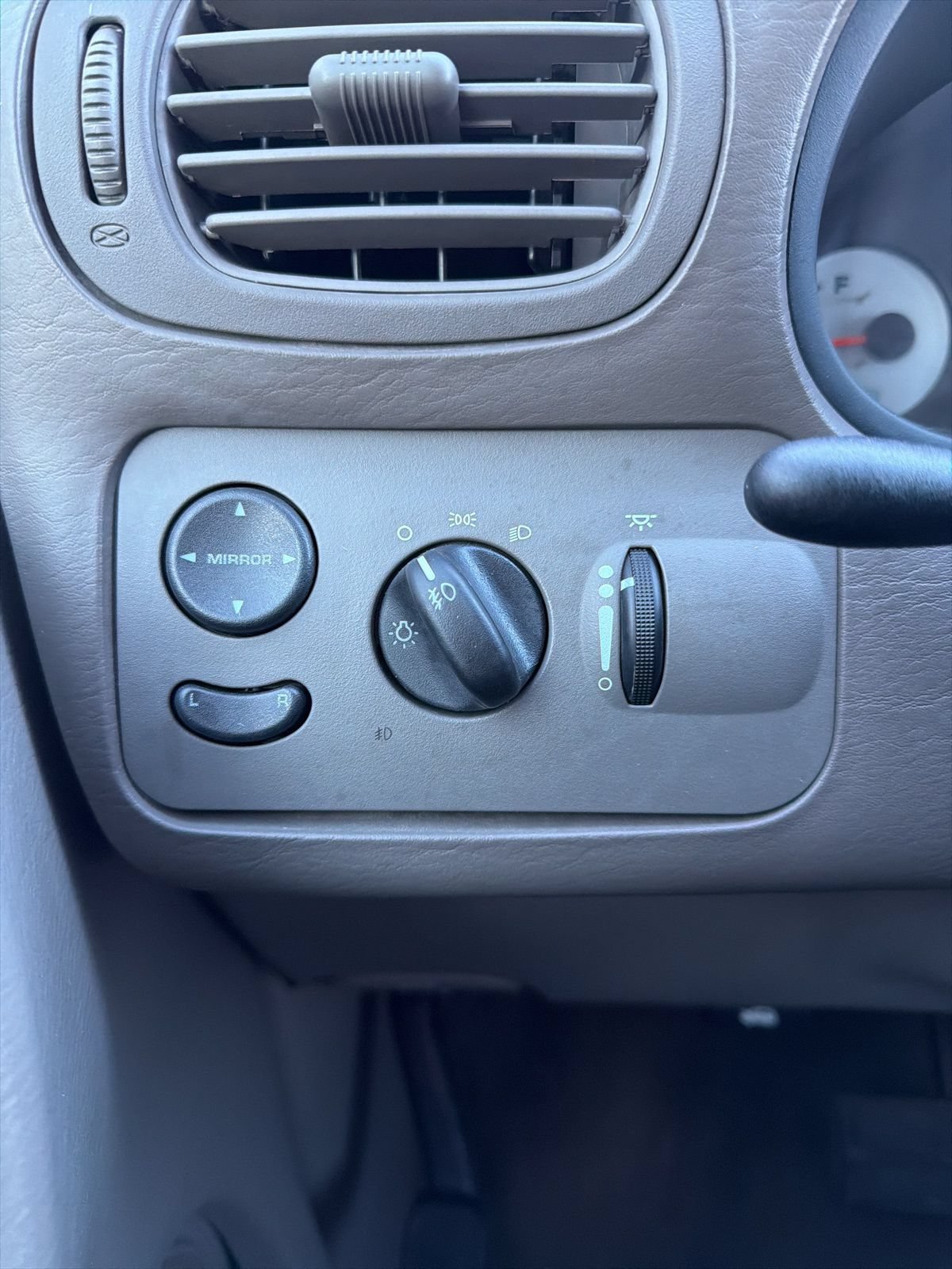 Used 2003 Dodge Grand Caravan Sport FWD image 48