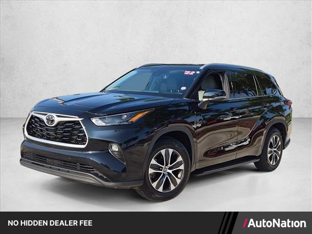 Used 2022 Toyota Highlander XLE FWD image 1