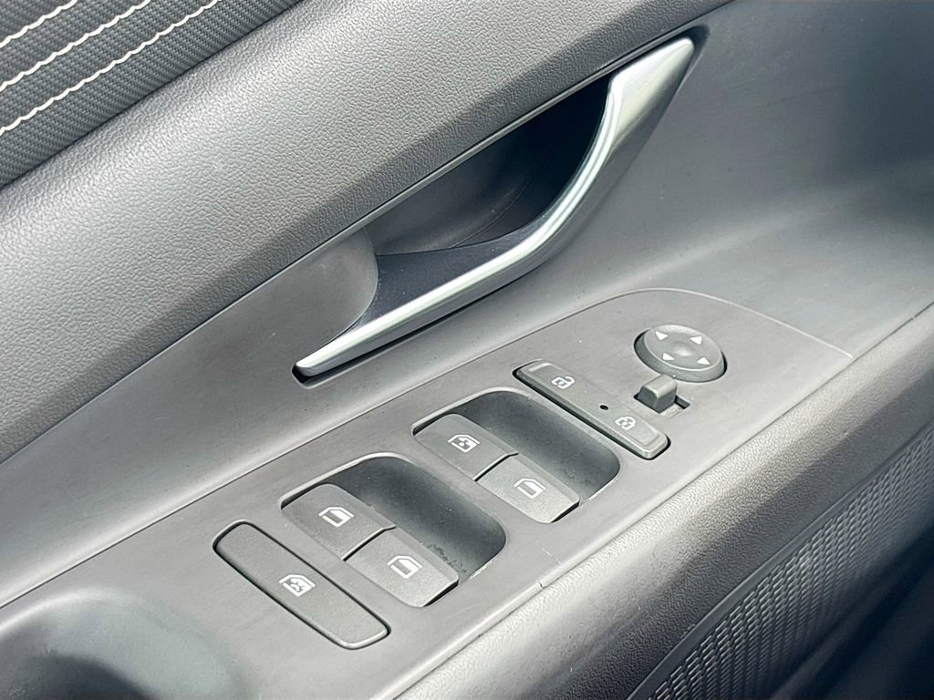 Used 2023 Hyundai Elantra SEL w/ Convenience Package image 18