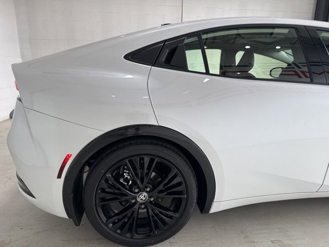 Used 2025 Toyota Prius LE image 6