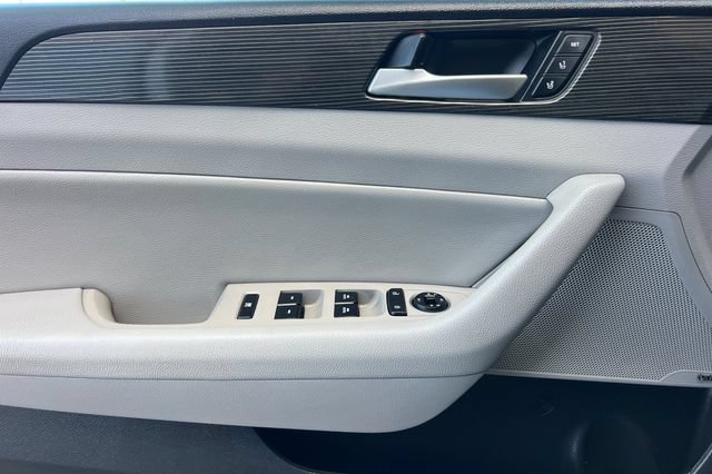 Used 2018 Hyundai Sonata Limited w/ Limited Ultimate Package 03 FWD image 11