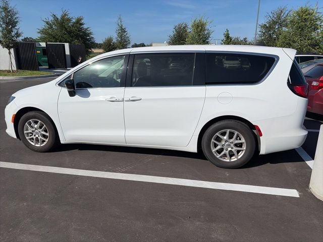Used 2024 Chrysler Voyager LX FWD image 4