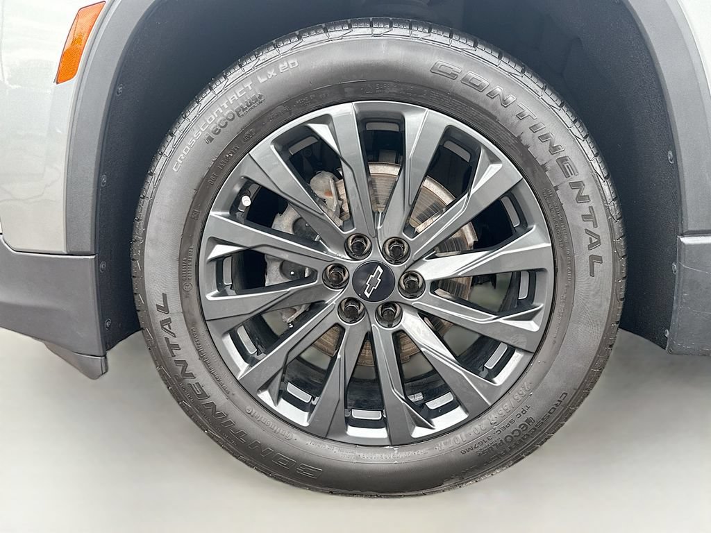 Used 2023 Chevrolet Traverse RS FWD image 32