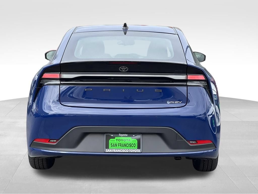 New 2027 Toyota Prius Plug-In Hybrid FWD image 4