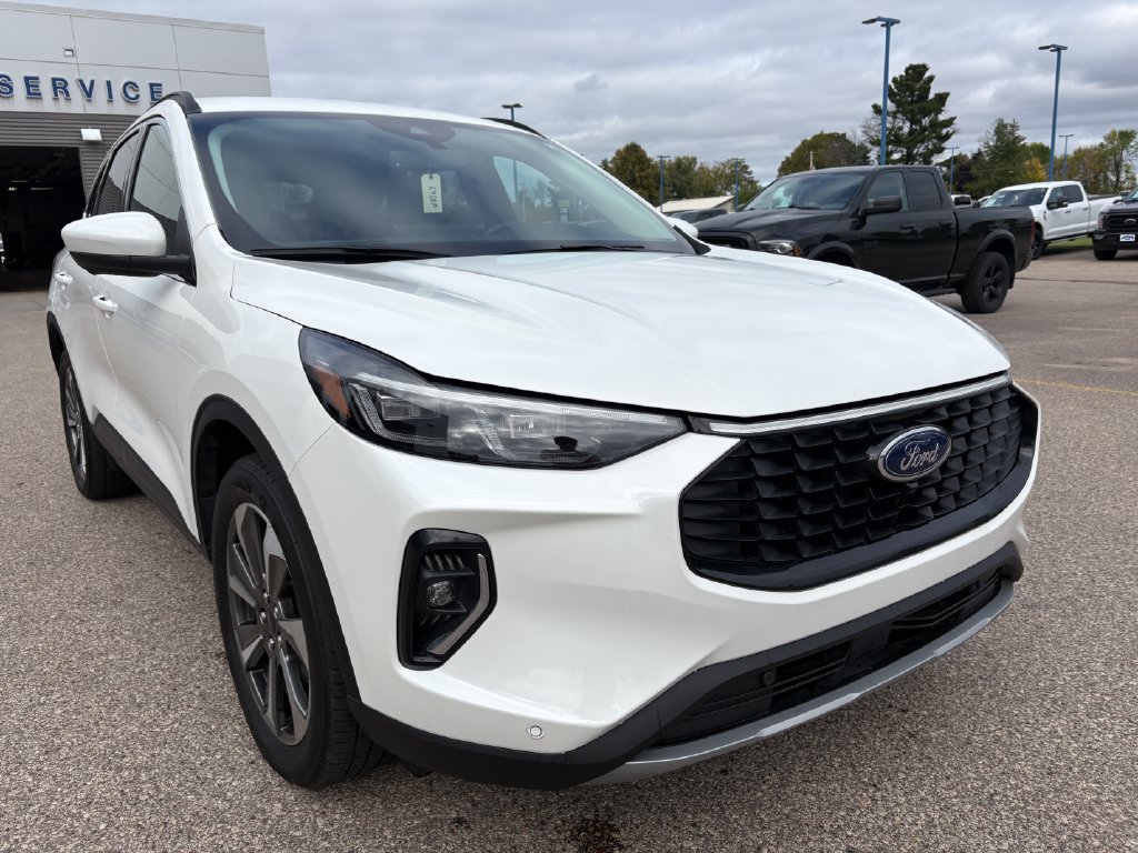 Used 2023 Ford Escape Platinum AWD/4WD image 5