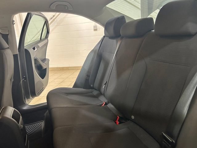 Used 2015 Volkswagen Jetta SE FWD image 13