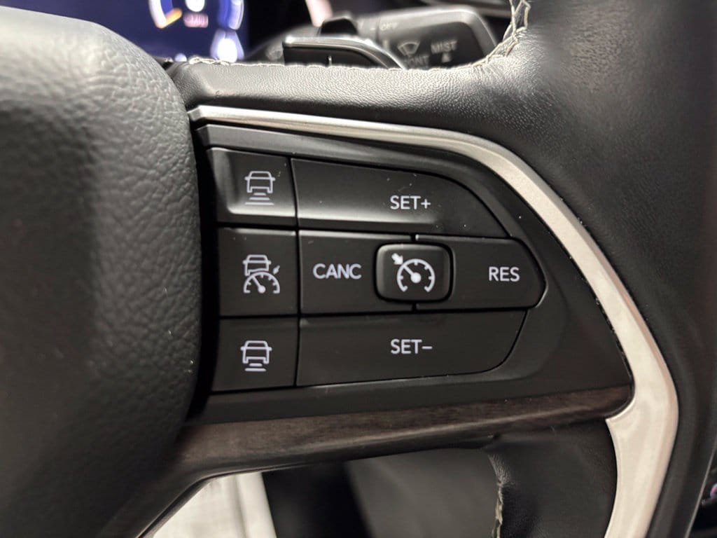 Used 2022 Jeep Grand Cherokee L Limited AWD/4WD image 20