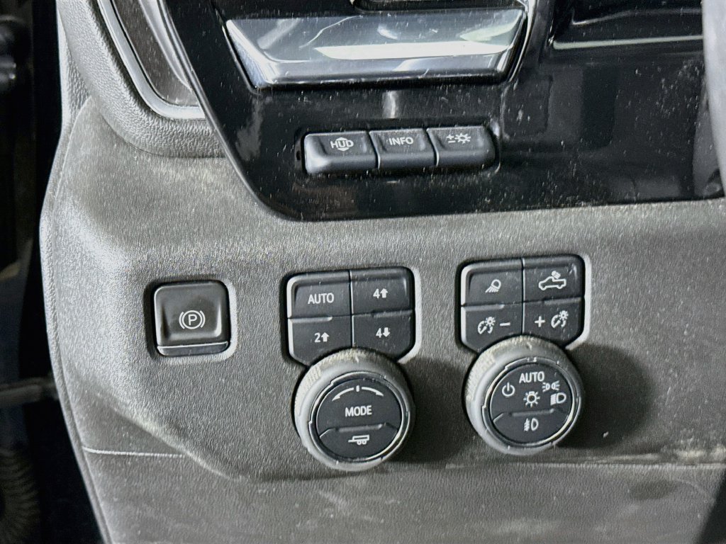Used 2023 Chevrolet Silverado 1500 High Country w/ Technology Package AWD/4WD image 10