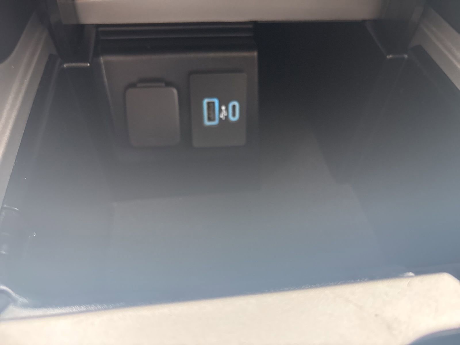 Used 2022 Ford Explorer XLT w/ Equipment Group 202A image 22