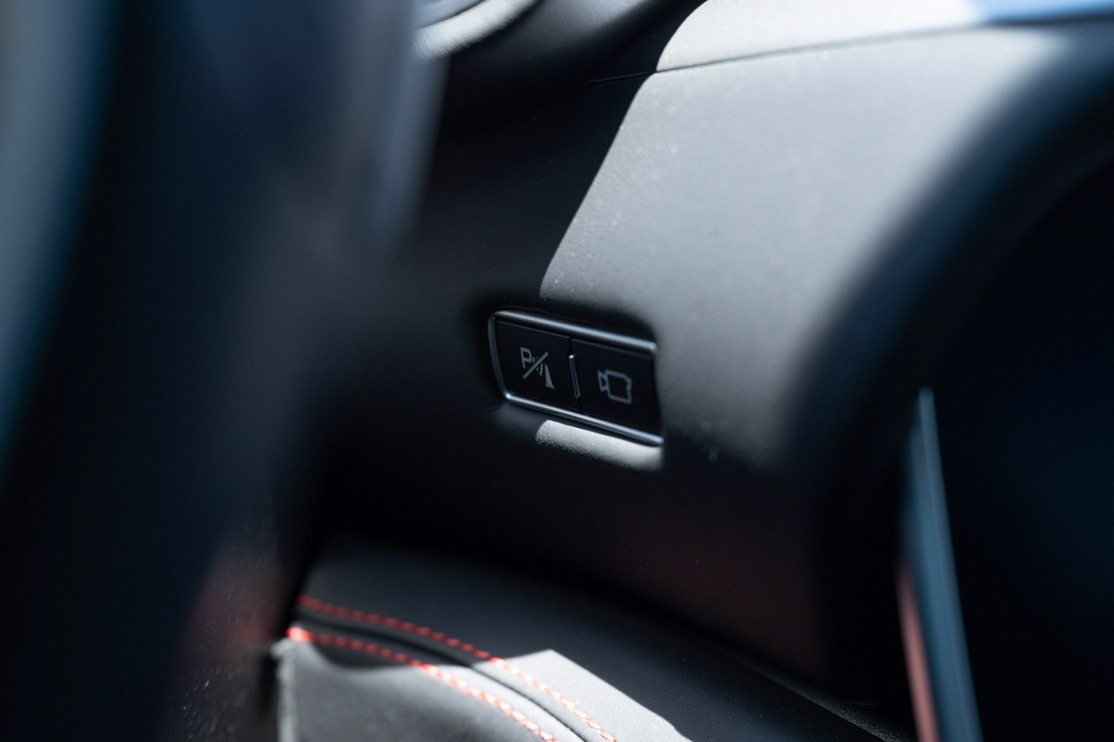 Used 2019 Ferrari Portofino RWD image 46