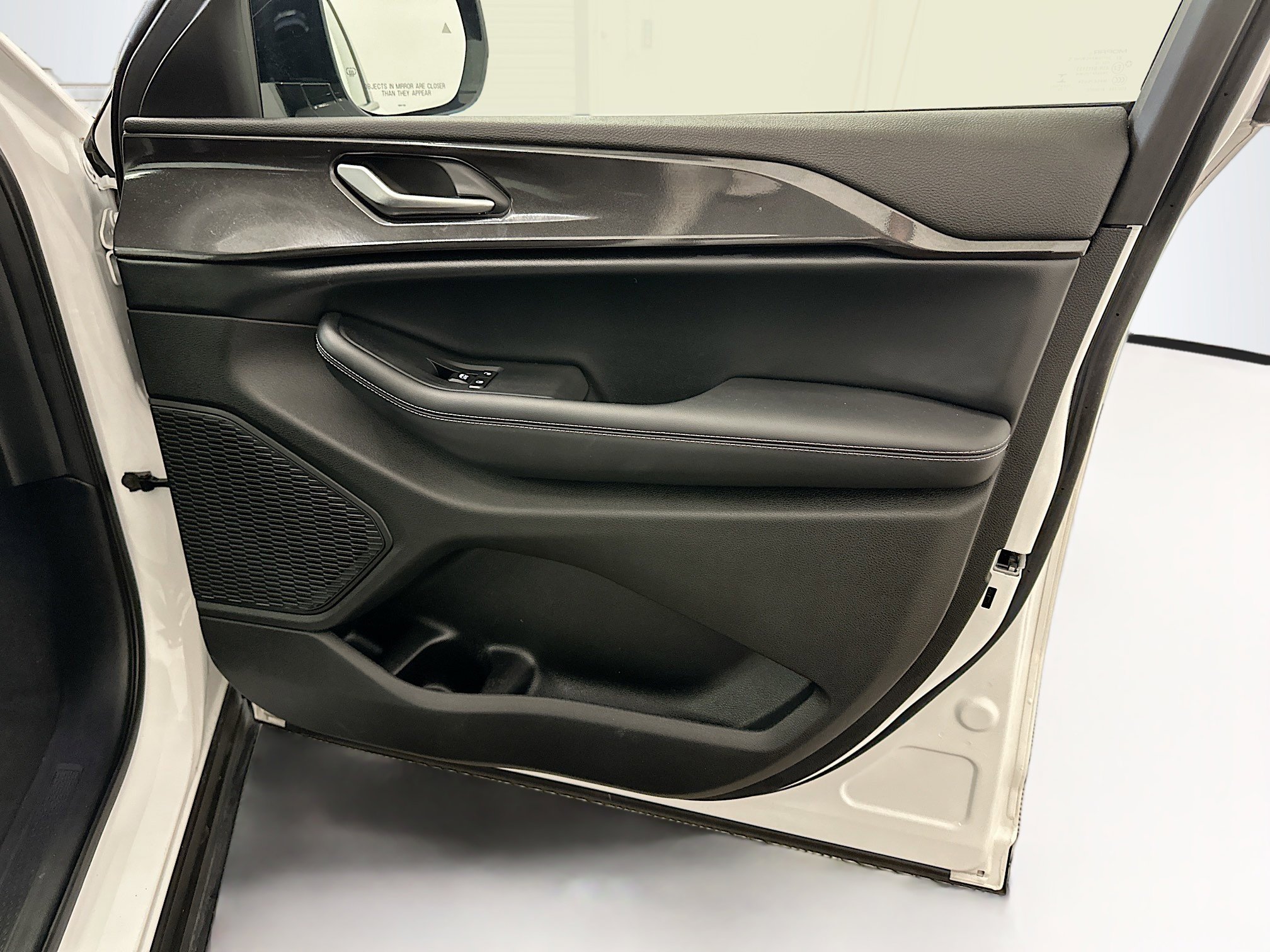 Used 2023 Jeep Grand Cherokee Altitude image 34