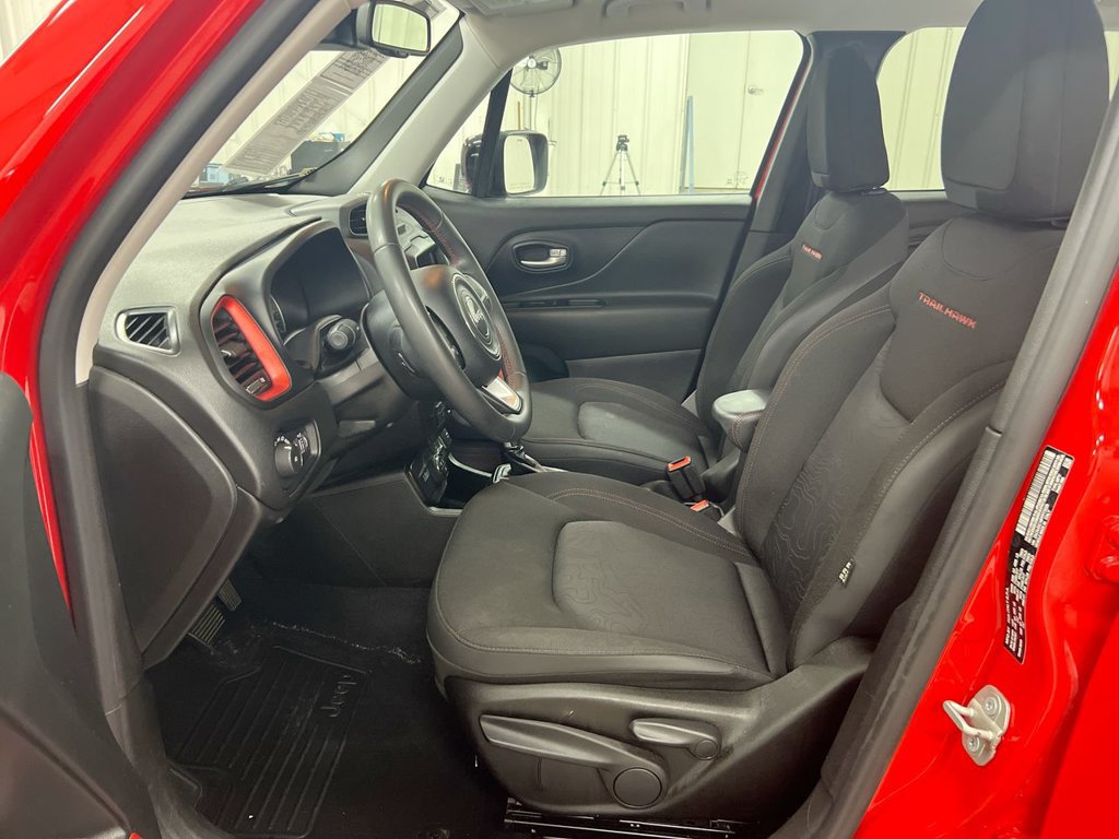 Used 2023 Jeep Renegade Trailhawk AWD/4WD image 20