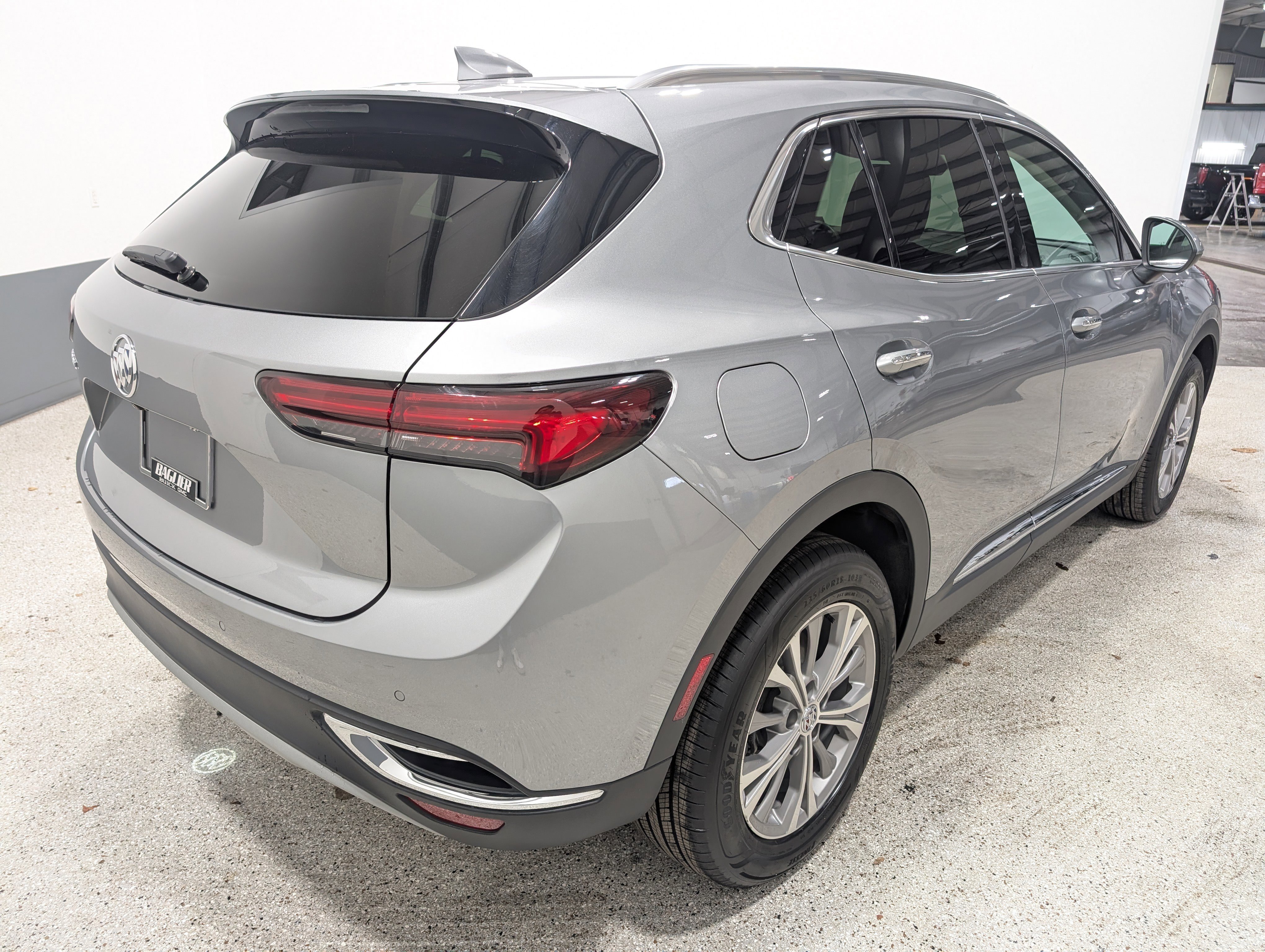 Used 2023 Buick Envision Preferred image 3
