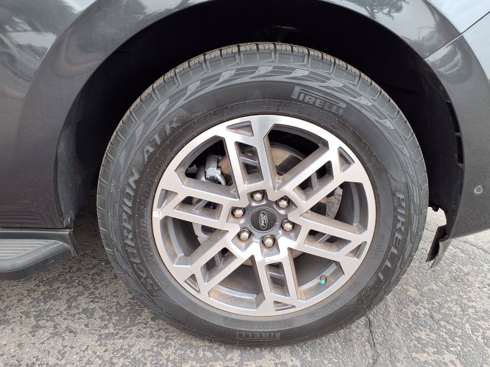 Certified 2025 Ford Expedition Active AWD/4WD image 9