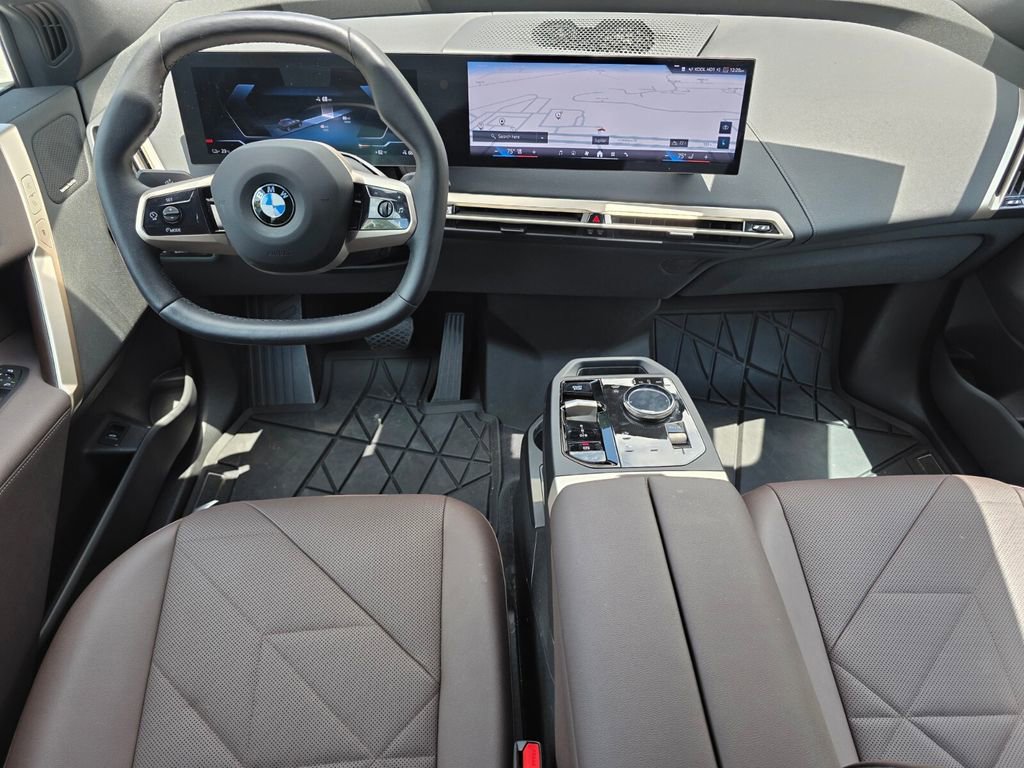 Used 2026 BMW iX xDrive45 w/ Premium Package AWD/4WD image 12