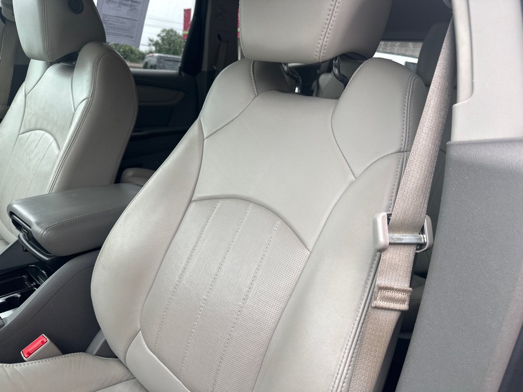 Used 2016 Chevrolet Traverse LTZ FWD image 23