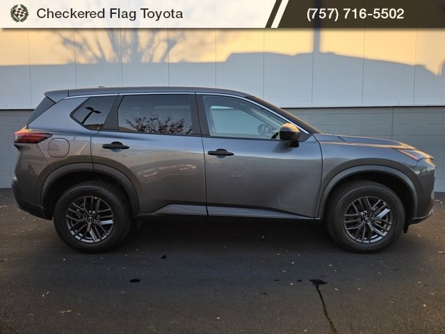 Used 2023 Nissan Rogue S image 9