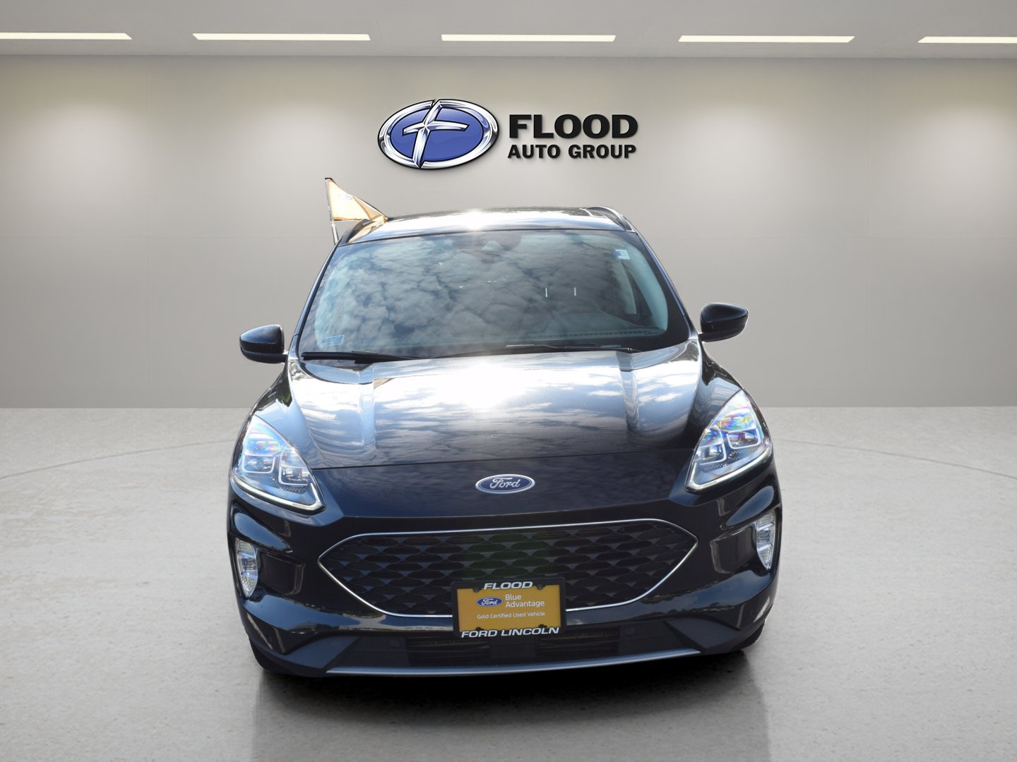 Used 2022 Ford Escape Titanium w/ Class II Trailer Tow Package AWD/4WD image 2