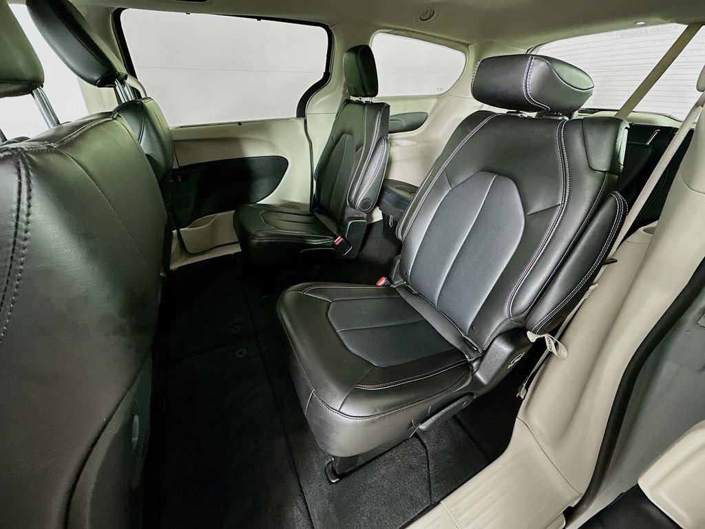 Used 2024 Chrysler Pacifica Touring-L image 34