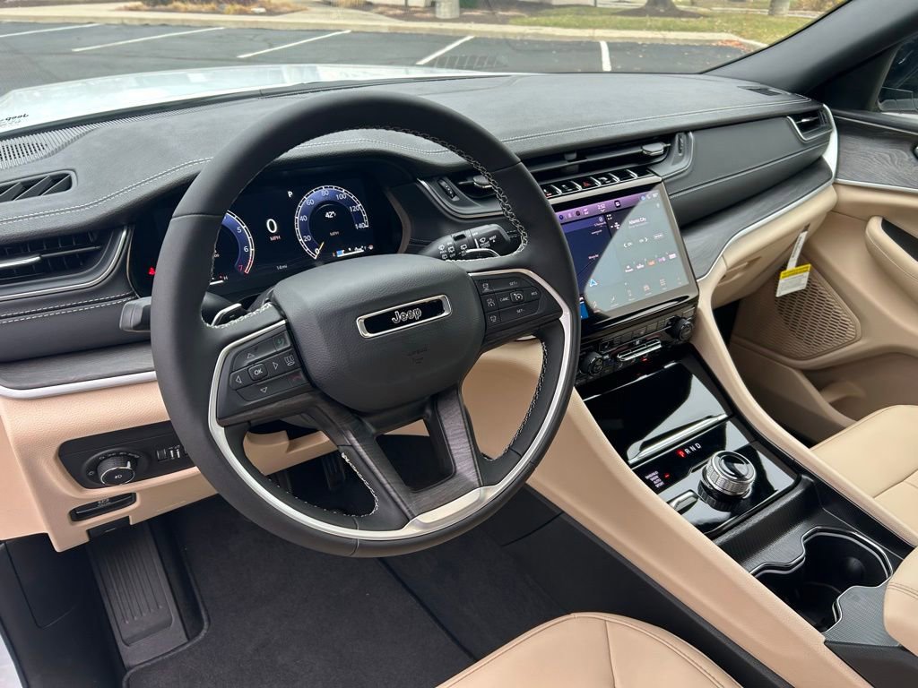 New 2025 Jeep Grand Cherokee Limited w/ Trailer Tow Package image 2