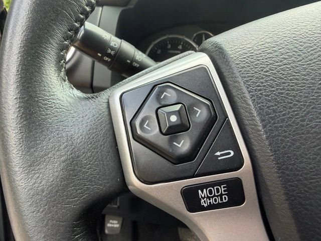 Used 2017 Toyota Tundra 4x4 CrewMax image 18