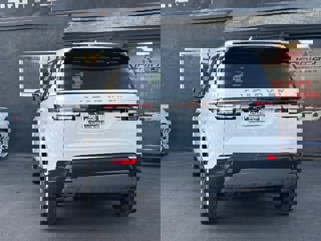 Used 2017 Land Rover Discovery SE image 14