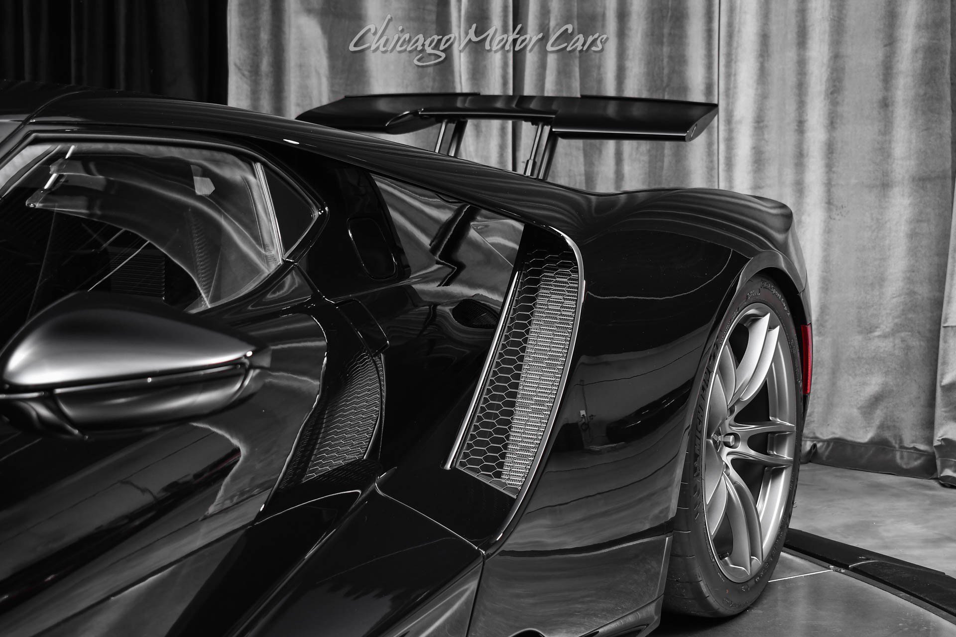 Used 2021 Ford GT RWD image 28