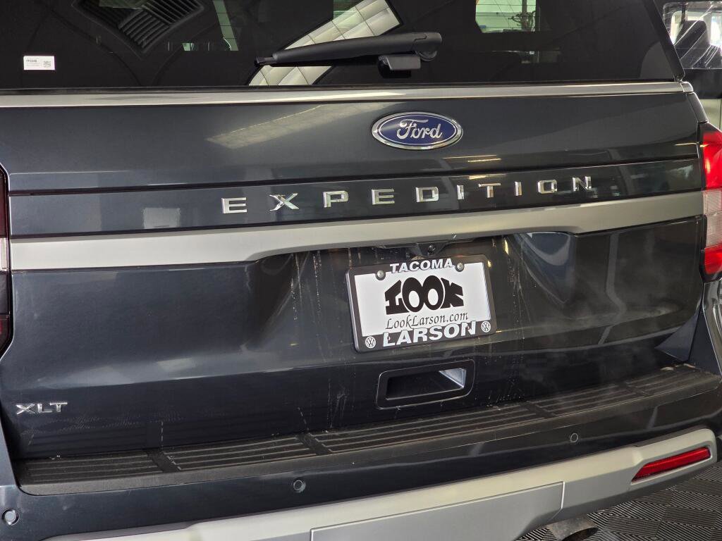 Used 2024 Ford Expedition XLT image 13
