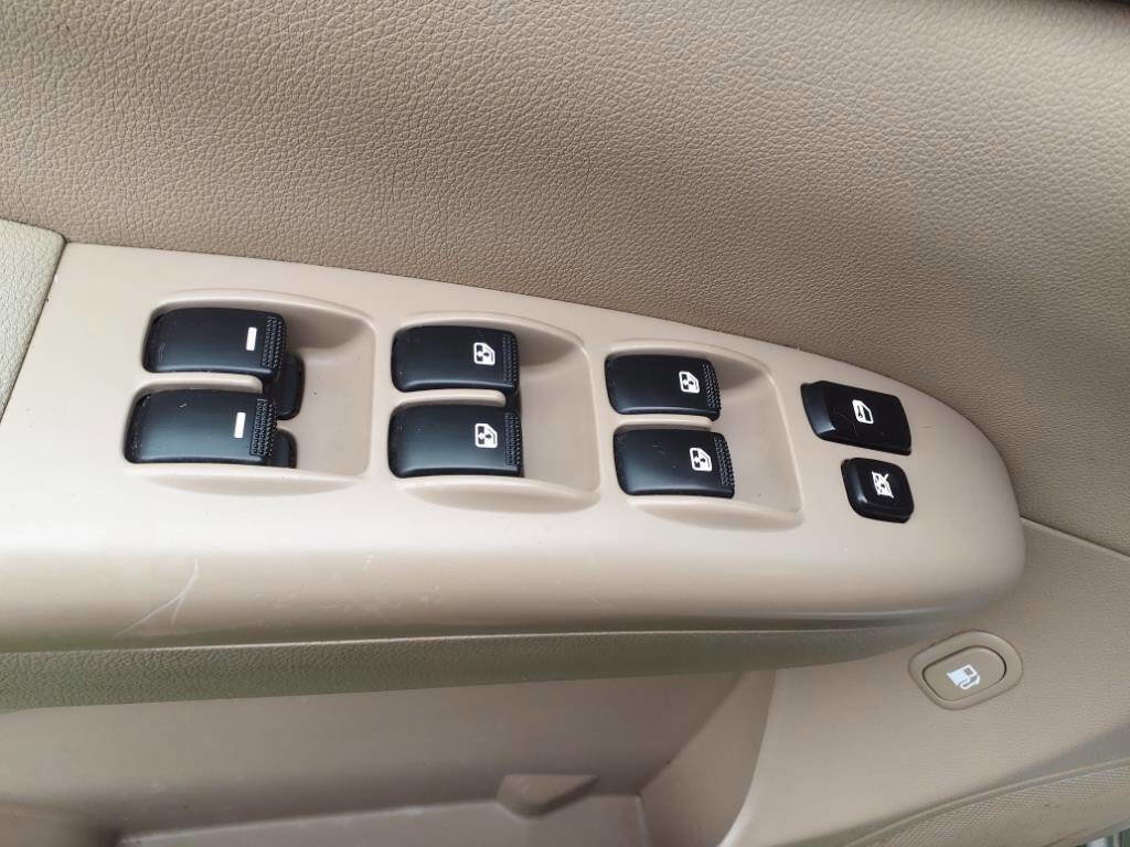 Used 2012 Kia Sedona EX image 10