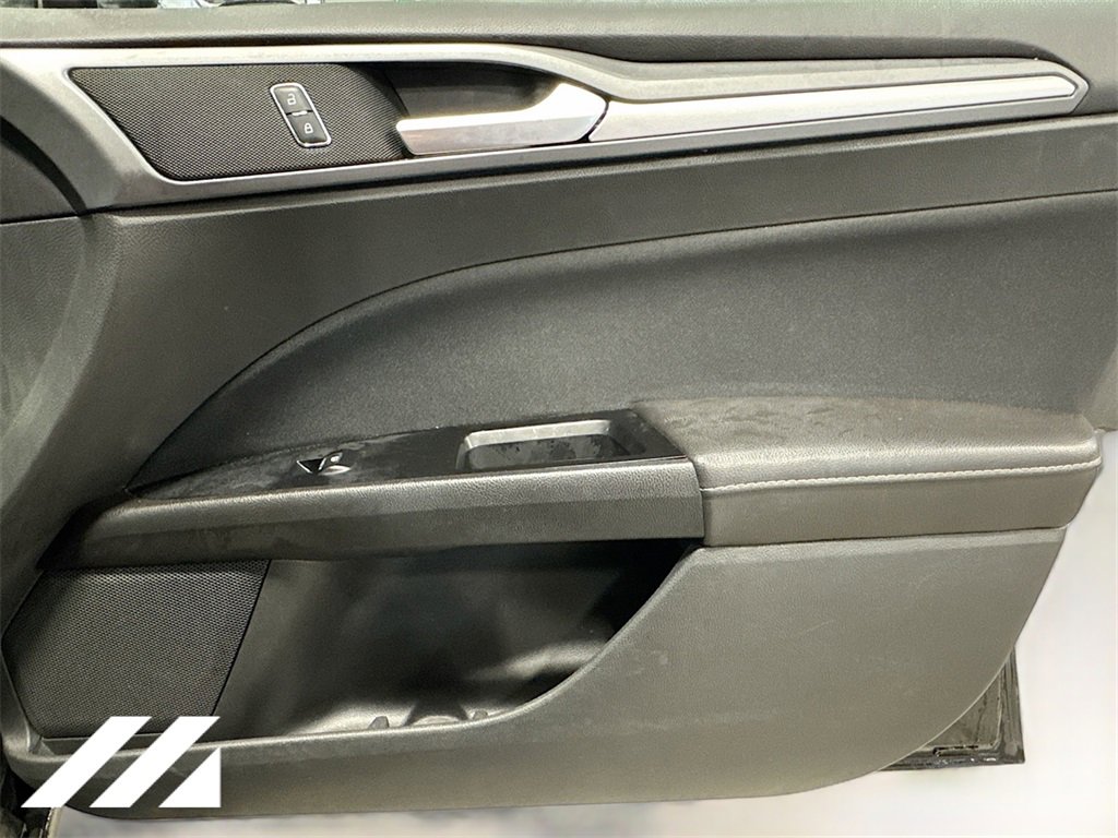 Used 2015 Ford Fusion SE image 29