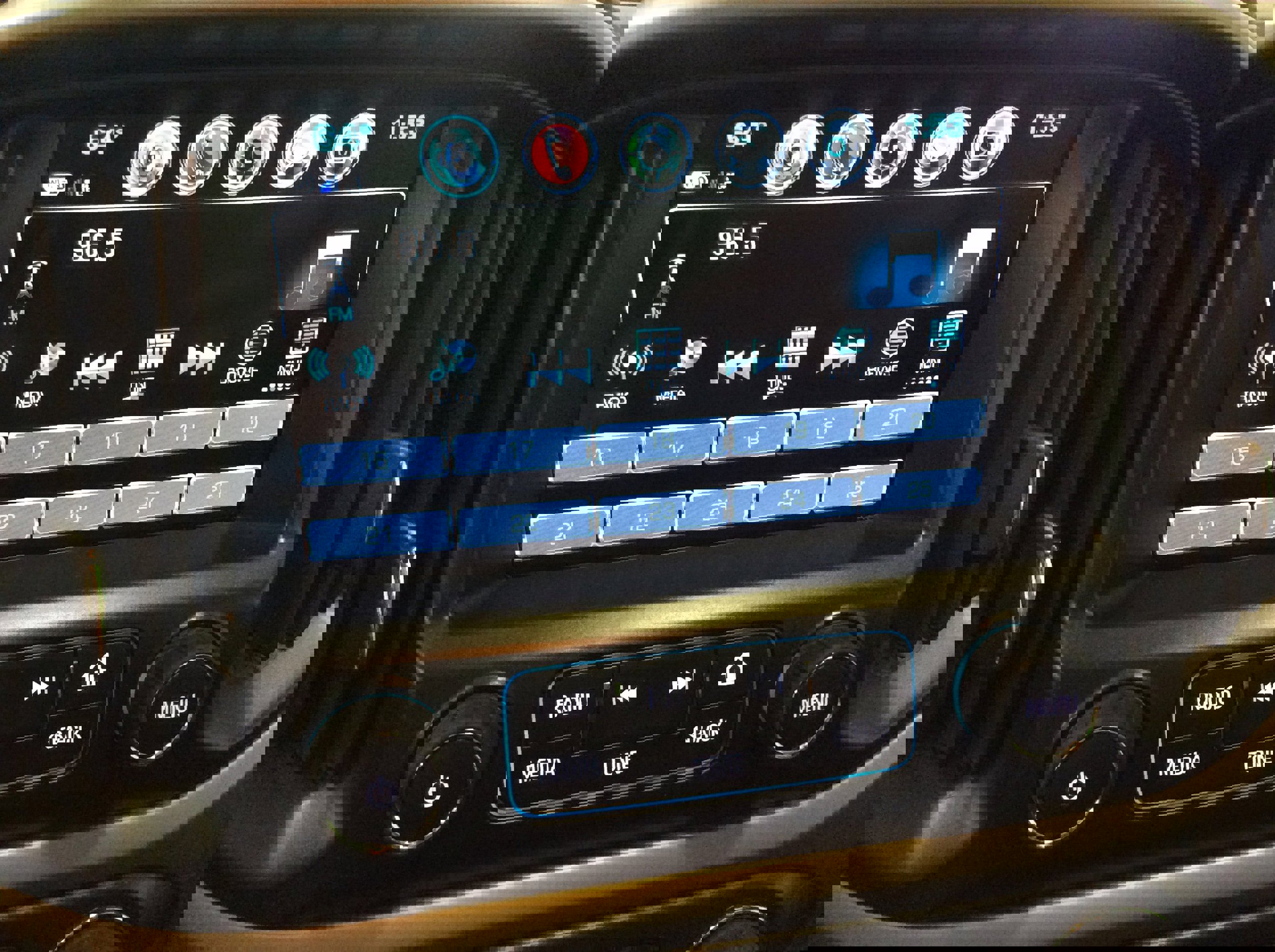 Used 2018 Chevrolet Colorado Z71 w/ Centennial Edition image 21