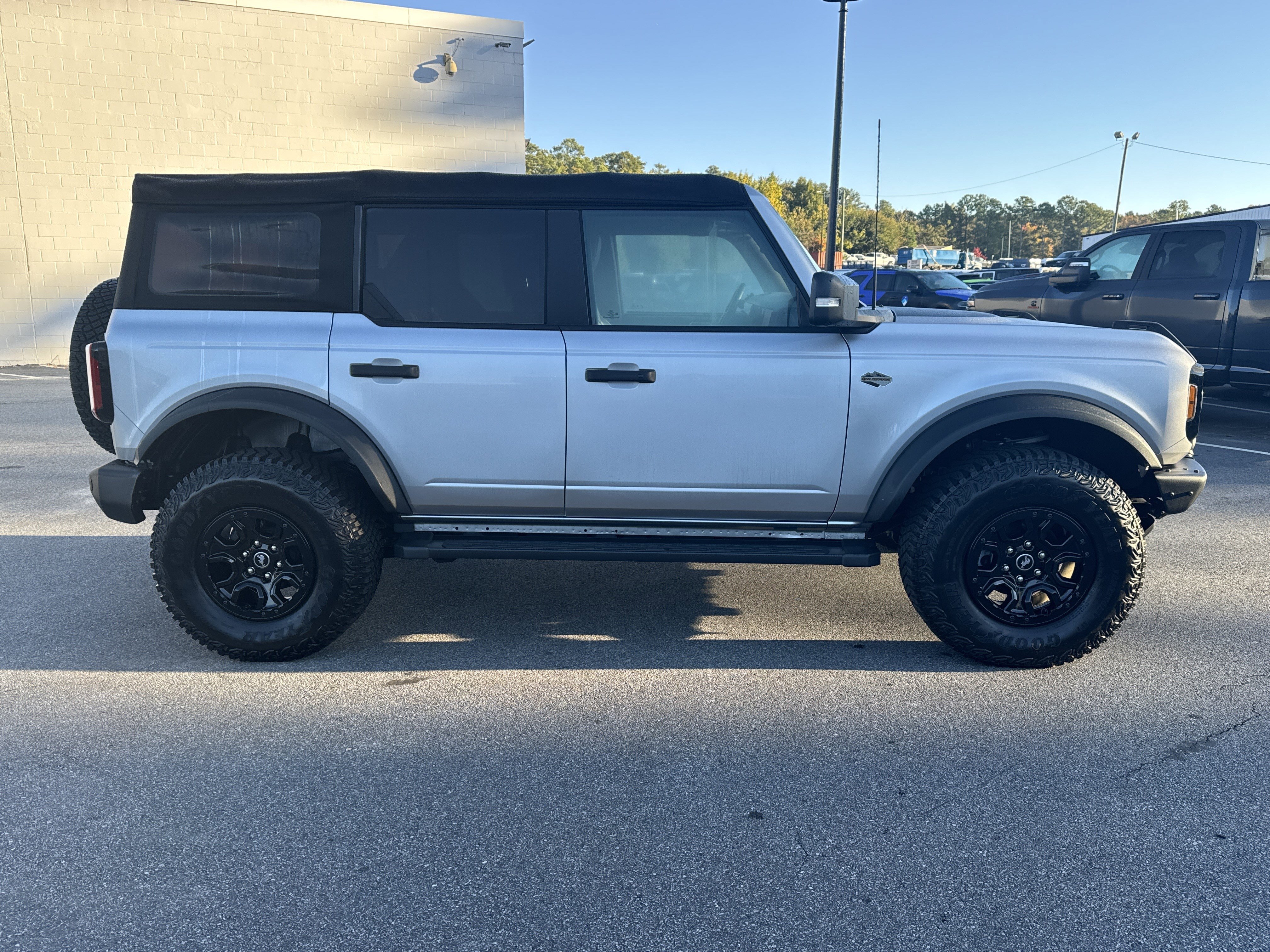 Used 2022 Ford Bronco Wildtrak image 9