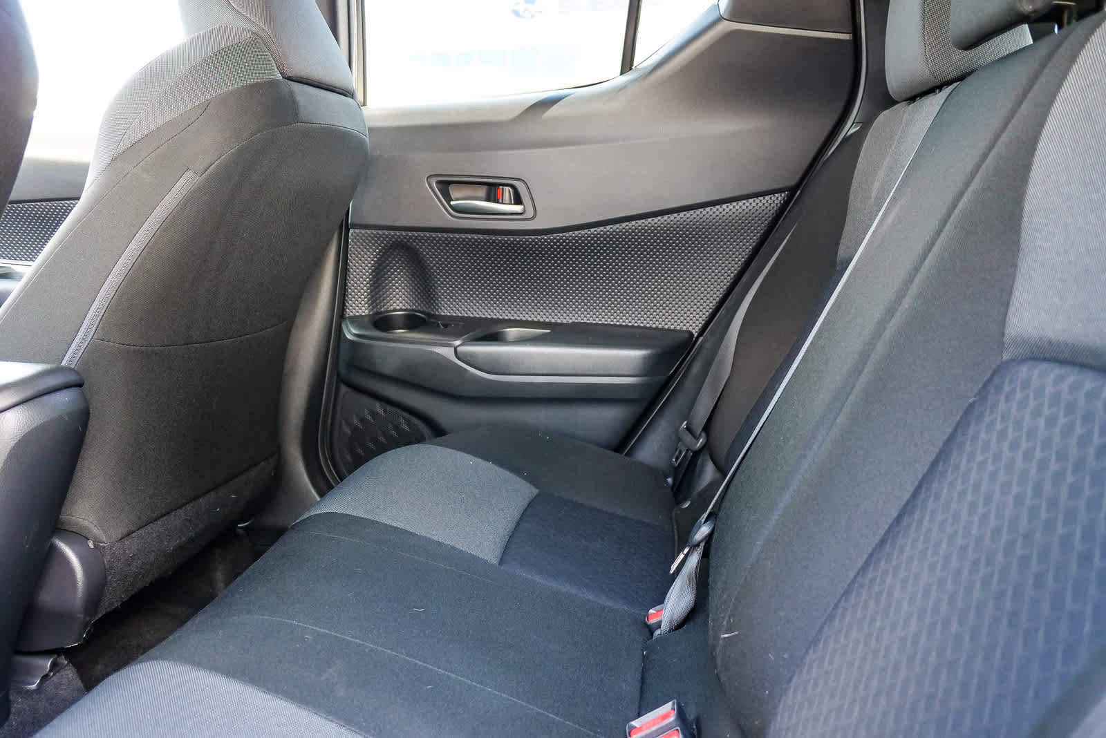 Used 2020 Toyota C-HR LE image 17