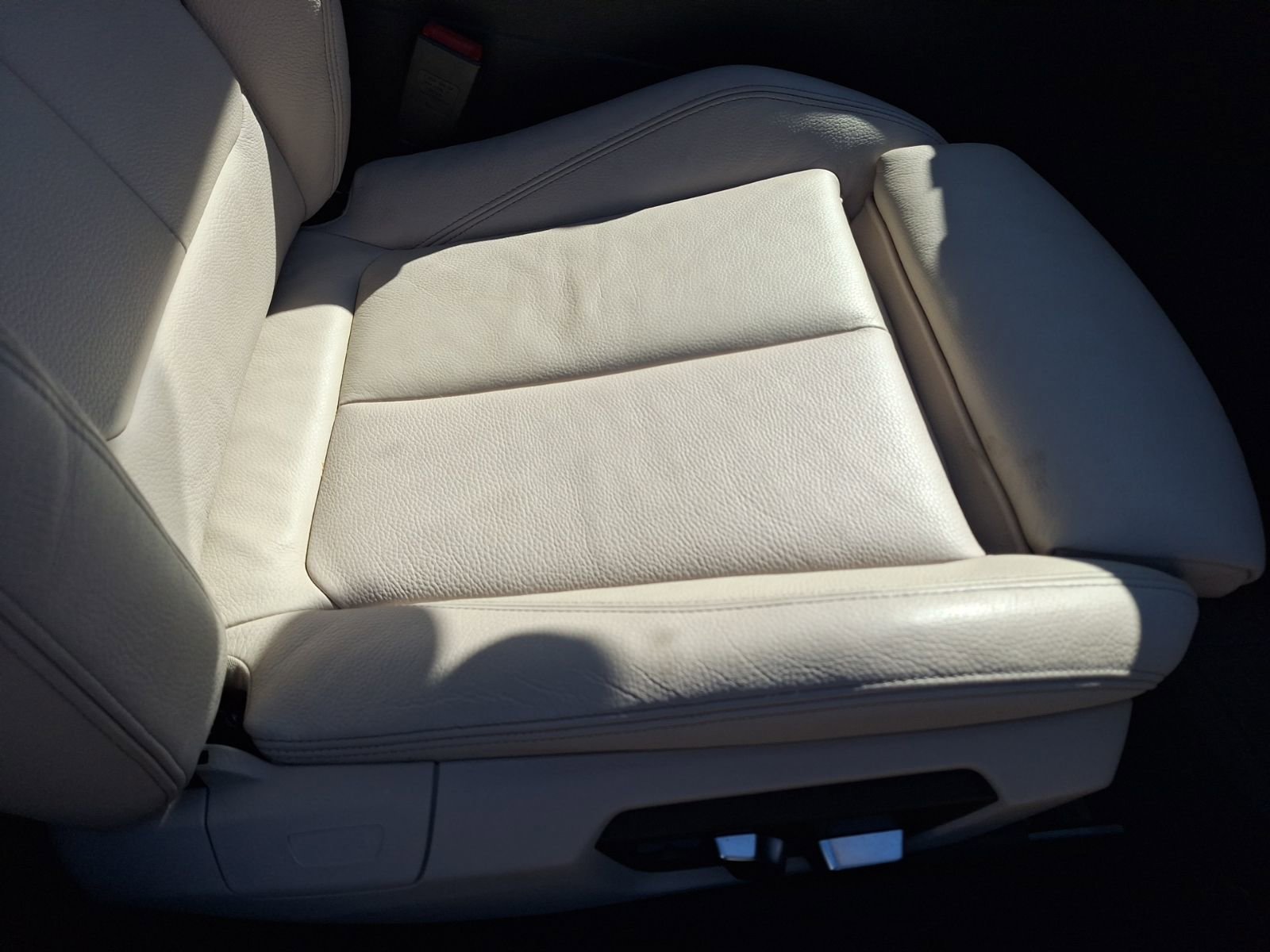 Used 2020 BMW 230i Convertible w/ Premium Package image 33