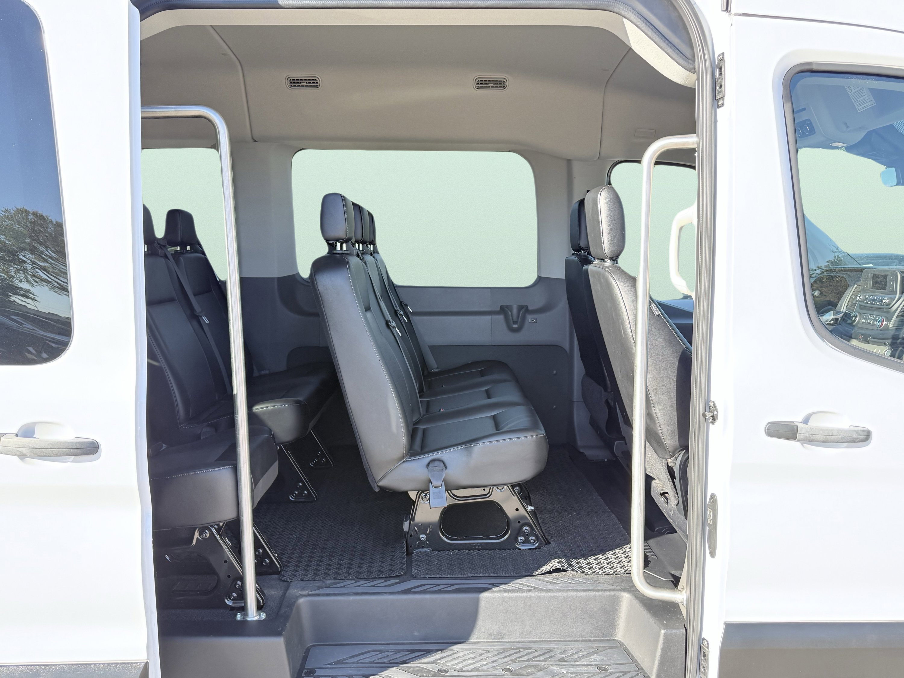 Used 2023 Ford Transit 350 XL image 41