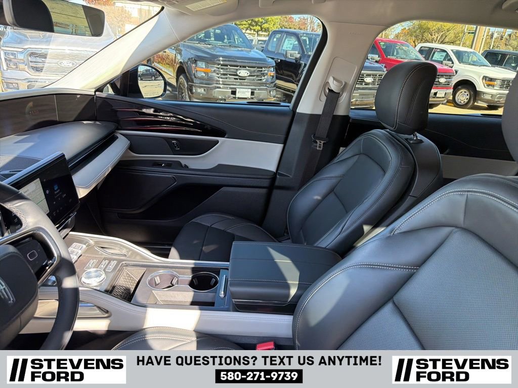 Used 2024 Lincoln Nautilus Premier image 16
