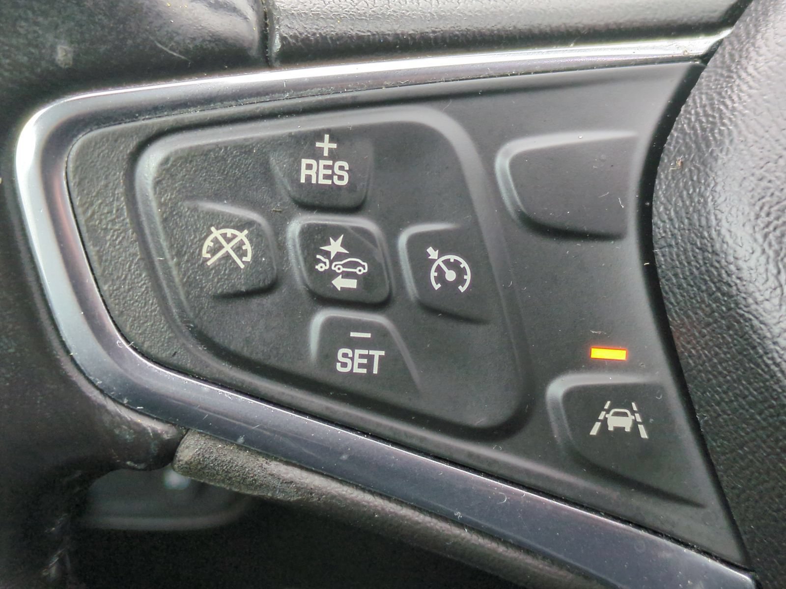 Used 2020 Chevrolet Equinox LT FWD image 24
