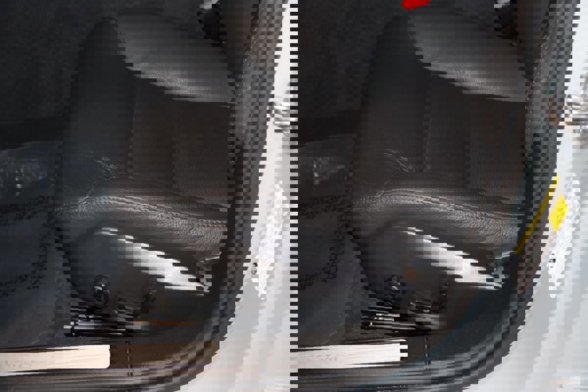 Used 2025 Volvo V60 B5 Cross Country Plus image 32