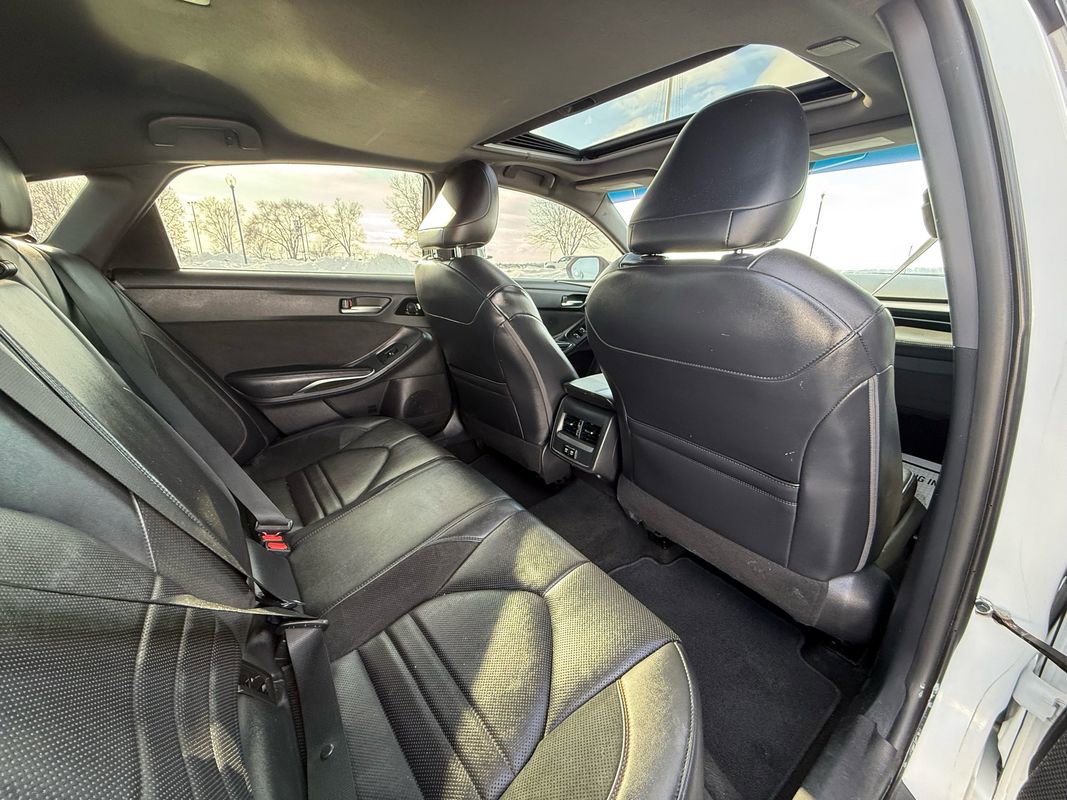 Used 2019 Toyota Avalon XSE image 16