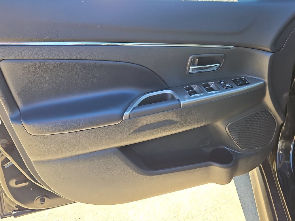 Used 2025 Mitsubishi Outlander Sport SE AWD/4WD image 9